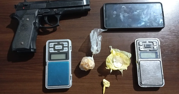 PM recupera celular furtado e apreende drogas em Joaquim Távora