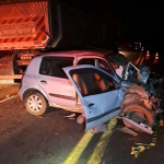 Homem de 55 anos morre em colisão frontal entre carro e carreta na PR-092