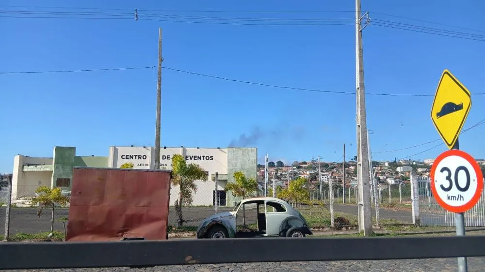 Fogo em Centro de Eventos  na tarde de domingo em Ibaiti