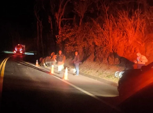 Motorista fica ferido após capotamento na PR-092 em Santo Antônio da Platina