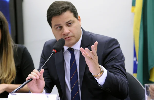 Partidos da coligação de Sandro Alex têm 75% dos prefeitos do Paraná