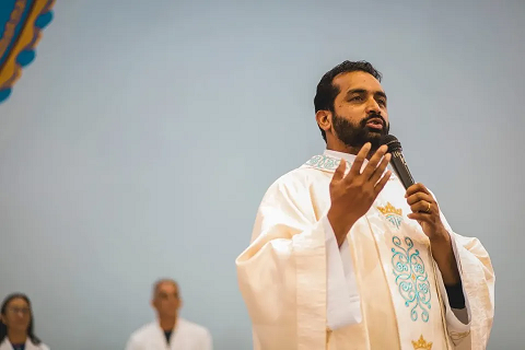 Padre é preso em Paranaguá após novas denúncias de violência sexual e psicológica