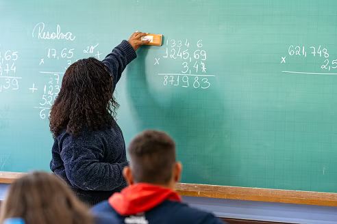 Secretaria da Educação do Paraná abre PSS com 4 mil vagas para professores e pedagogos