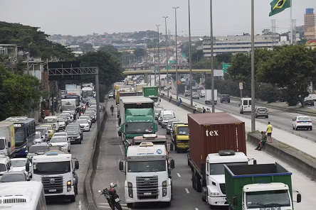 Nova lei garante frete mínimo no transporte de cargas; saiba o que muda
