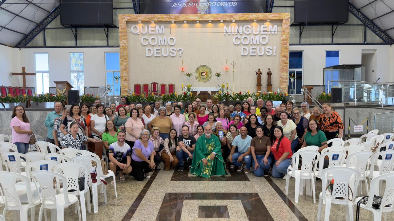 Fé e convivência: 70 idosos de Quatiguá visitam o Santuário São Miguel Arcanjo, em Bandeirantes