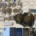 ROTAM prende homem e apreende adolescente em operação contra o tráfico de drogas; vapers eram usados para esconder cocaína