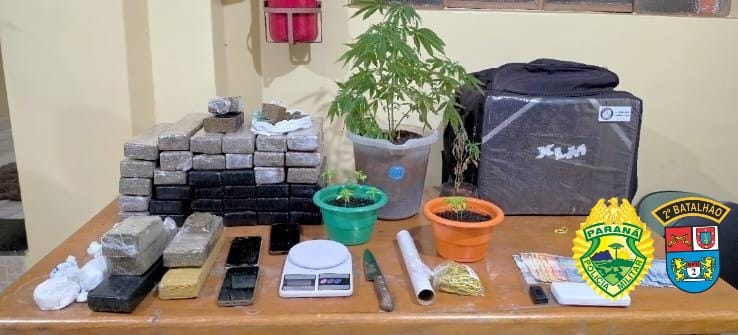 Irmãos são presos e quase 31 kg de maconha são apreendidos em operação da PM em Santo Antônio da