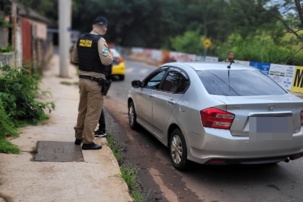 Polícia Militar realiza operação de trânsito com blitz, fiscalizações e apreensão