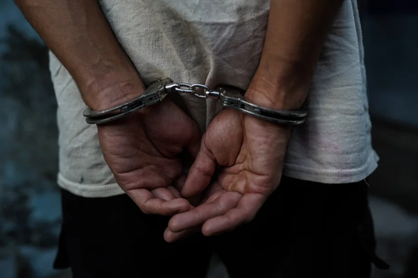 Suspeito de feminicídio é preso pela polícia militar após crime