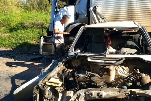 Colisão entre quatro veículos deixa feridos na PR-218, entre Joaquim Távora e Guapirama