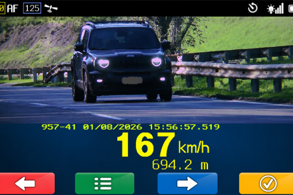 PRF flagra motoristas a mais de 170 km/h
