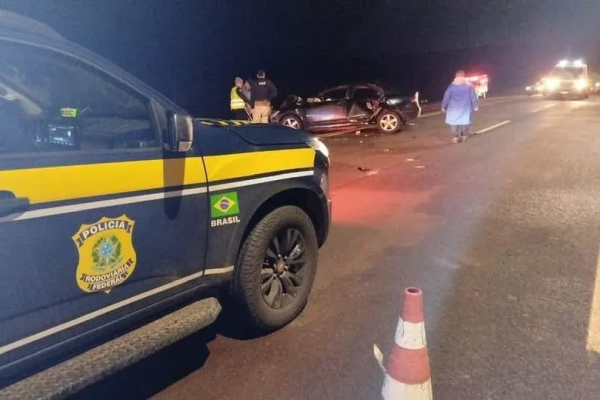Acidente envolvendo três veículos deixa dois mortos e seis feridos, em Cambará