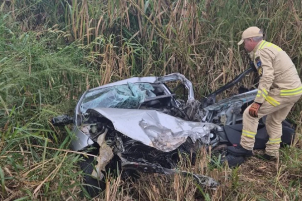 Colisão entre carro e caminhão deixa uma vítima fatal, em Guapirama