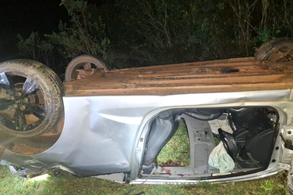 Motorista morre após veículo sair da pista e capotar em Siqueira Campos