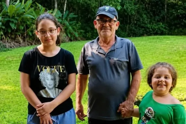 Pai e duas filhas morrem em grave colisão entre carro e carreta, em Santo Antônio da Platina