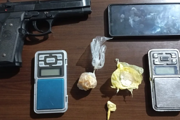 PM recupera celular furtado e apreende drogas em Joaquim Távora