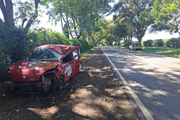 ACIDENTE NA PR-218 DEIXA MOTORISTA FERIDA EM CARLÓPOLIS