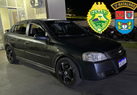 Carro é abordado no trevo de Quatiguá e indivíduo armado com mandados de prisão é detido