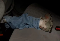 Motorista embriagado sai correndo com uma perna só após esquecer a prótese no carro durante fuga da polícia