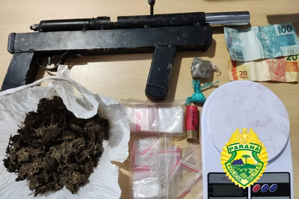 PM apreende arma, drogas e munições durante operação em área alvo de denúncias de tráfico em Santo Antônio da Platina