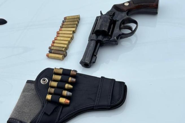 Polícia Militar prende homem armado após disparos contra vizinha e crianças em Carlópolis