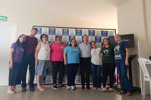 Deputado Estadual Professor Lemos destina R$ 25 mil para a APAE de Quatiguá durante visita à instituição