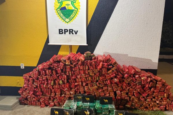 PM apreende mais de 600 quilos de drogas durante abordagem a ônibus