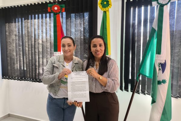 Alunos da APAE de Quatiguá entregam carta à prefeita Izilda Rodrigues com alerta sobre os efeitos do El Niño