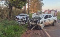 Colisão frontal entre dois carros deixa sete pessoas feridas na PR-092