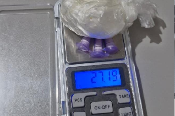Polícia Militar apreende crack e cocaína e prende jovem por tráfico de drogas em Siqueira Campos
