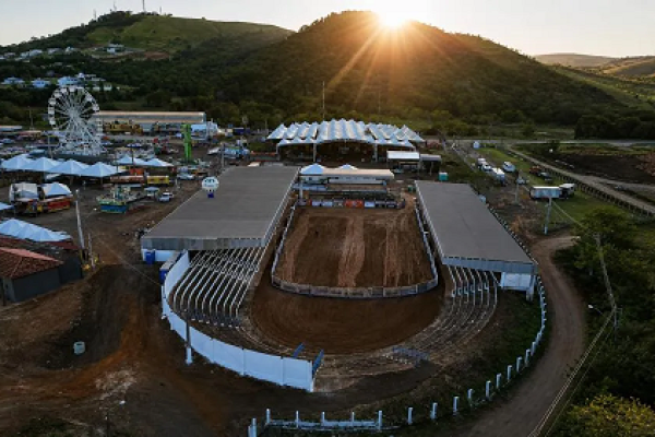 54ª EFAPI abre oficialmente nesta quarta-feira com Encontro dos Produtores de Leite e show de Eduardo Costa