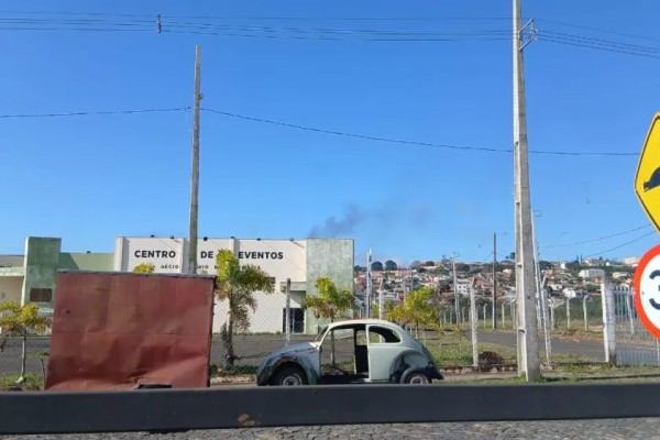 Fogo em Centro de Eventos  na tarde de domingo em Ibaiti