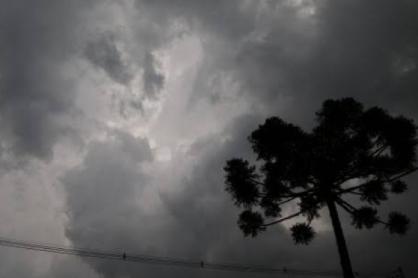 Norte Pioneiro entra em alerta para temporais nesta segunda e terça-feira; chuva forte, ventos e granizo são esperados