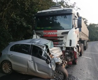 Homem morre em grave colisão entre carro e carreta na PR-092, entre Arapoti e Wenceslau Braz