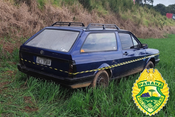 Suspeito atira contra policiais durante perseguição, abandona carro furtado e foge para mata em Wenceslau Braz