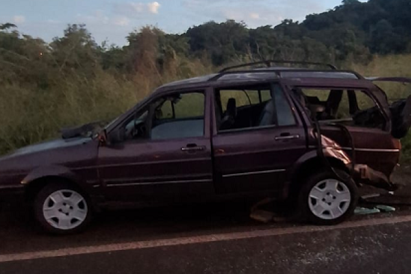 Motorista foge após colisão lateral com caminhão  em Santo Antônio da Platina