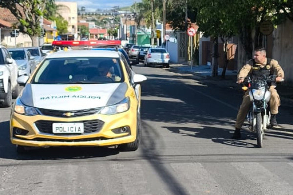 Nesta quarta-feira, muitas viaturas da Polícia Militar reforçam operação em Quatiguá após casos de desordem e direção perigosa
