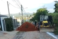 Dois trabalhadores são soterrados e ficam feridos durante obra de drenagem em Jacarezinho