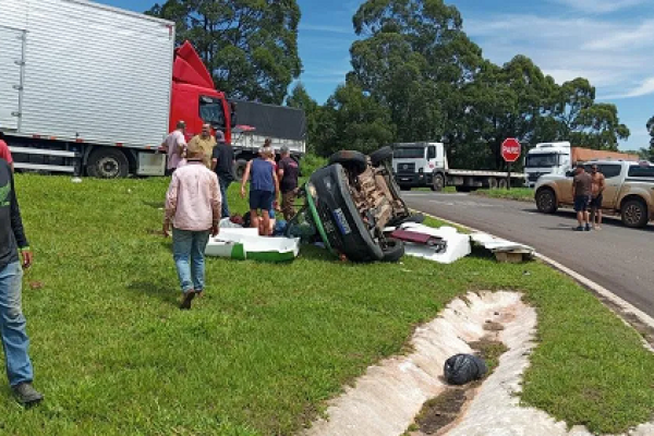 ACIDENTE GRAVE  ENVOLVENDO AMBULÂNCIA DEIXA DOIS MORTOS E UM FERIDO EM ESTADO GRAVE