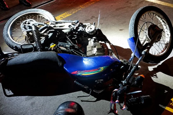 Motociclista morre após se envolver em dois acidentes na madrugada deste domingo em Jacarezinho.